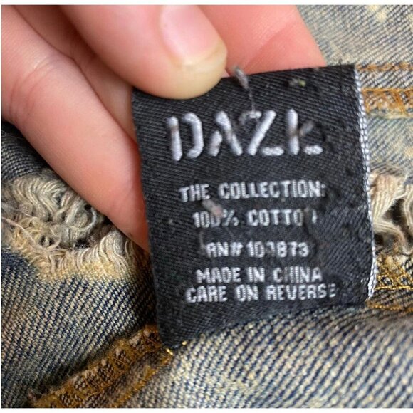 DAZL Distressed Shredded Denim Jean Jacket Patches Size XL Star Lips Girl Gang - Picture 4 of 10
